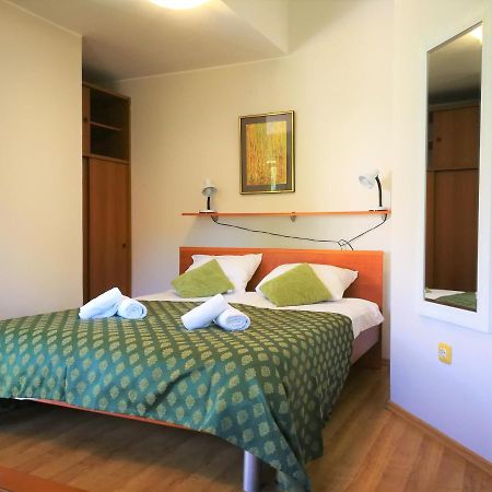 Apartments Bilic With Garden & Swimming Pool - 50M From The Beach Pjescana Uvala Buitenkant foto