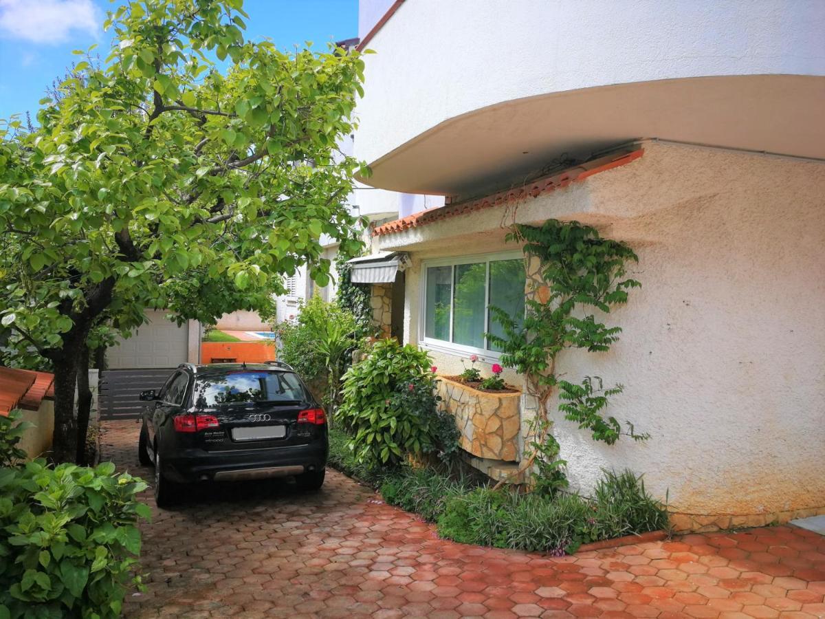 Apartments Bilic With Garden & Swimming Pool - 50M From The Beach Pjescana Uvala Buitenkant foto