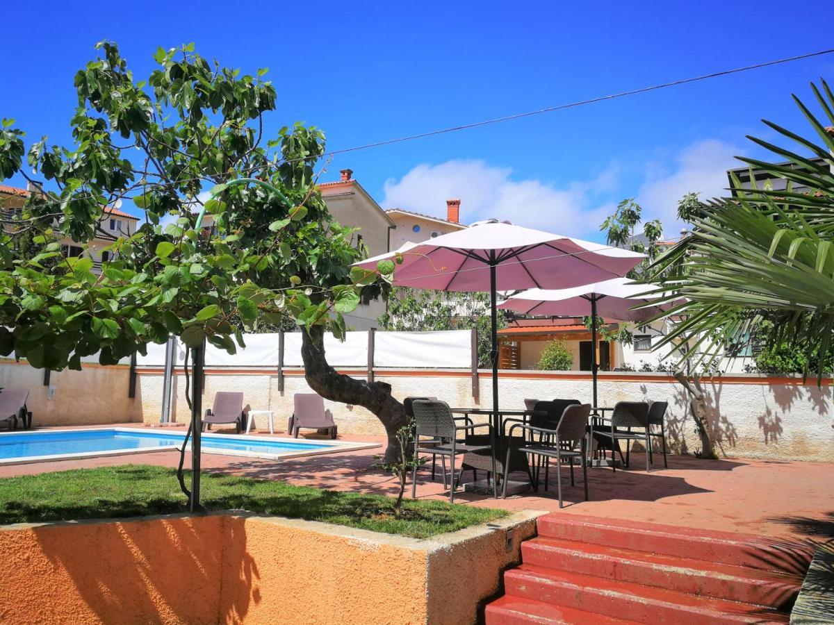 Apartments Bilic With Garden & Swimming Pool - 50M From The Beach Pjescana Uvala Buitenkant foto