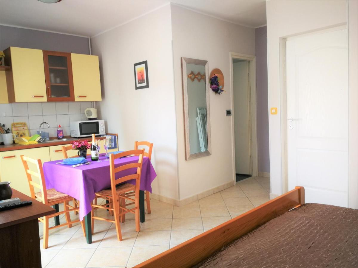 Apartments Bilic With Garden & Swimming Pool - 50M From The Beach Pjescana Uvala Buitenkant foto