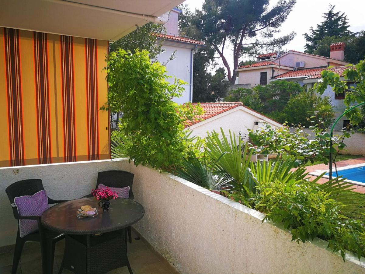 Apartments Bilic With Garden & Swimming Pool - 50M From The Beach Pjescana Uvala Buitenkant foto