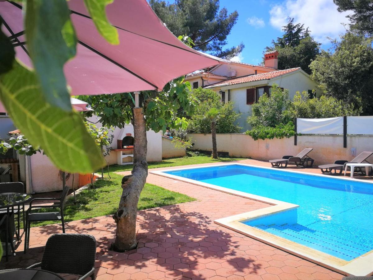 Apartments Bilic With Garden & Swimming Pool - 50M From The Beach Pjescana Uvala Buitenkant foto