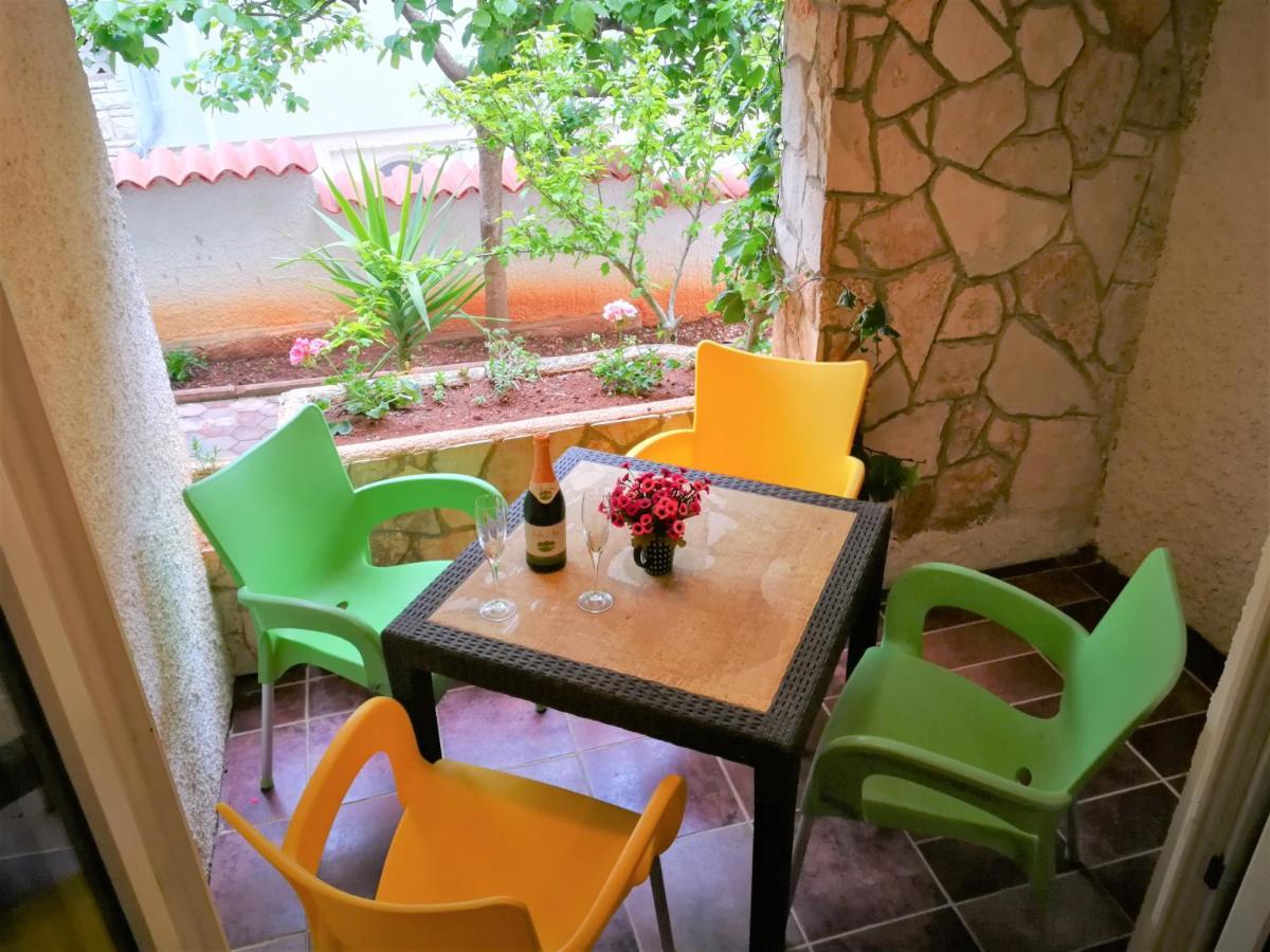 Apartments Bilic With Garden & Swimming Pool - 50M From The Beach Pjescana Uvala Buitenkant foto